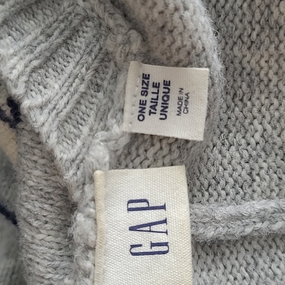 GAP Poncho - Picture 2 of 3